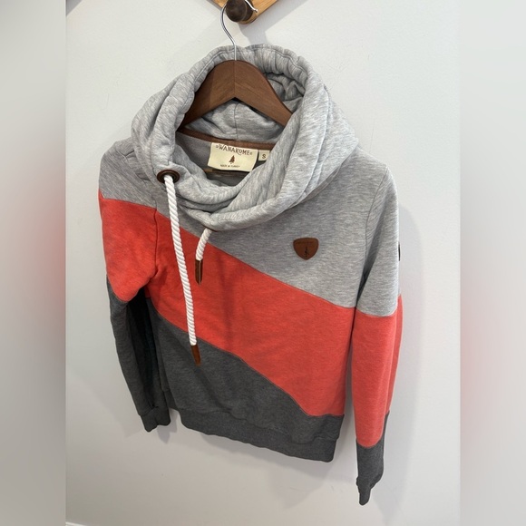 Like new- WANAKOME SELENE HOODIE - Small - Picture 2 of 6